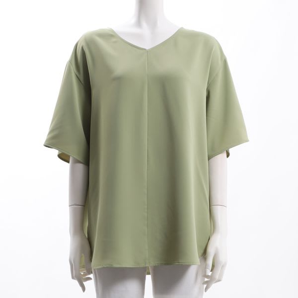 バックタックデザインVネックブラウス