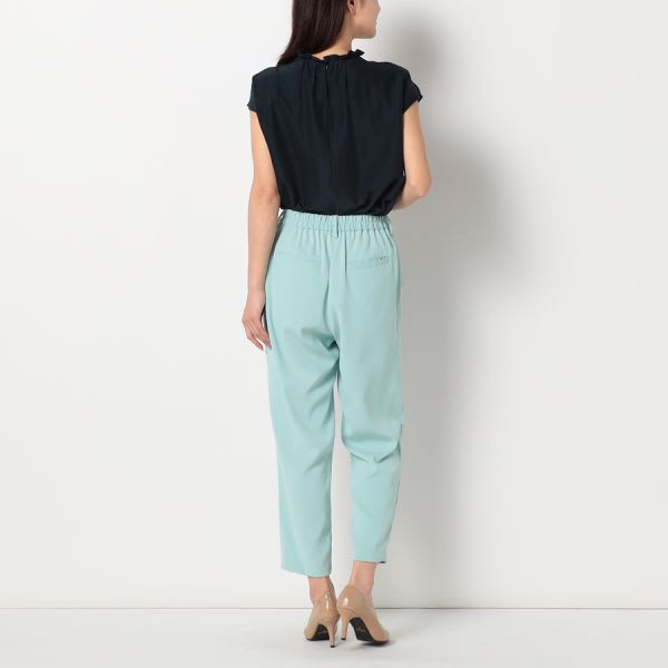 美脚タックテーパードパンツ