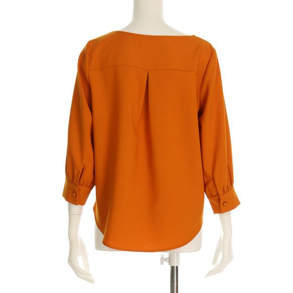 オープンフロントネックブラウス