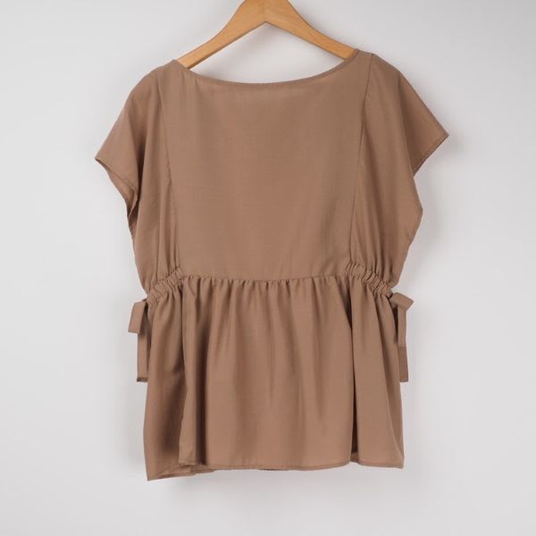 サイドウエスト絞りデザインブラウス