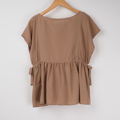 サイドウエスト絞りデザインブラウス