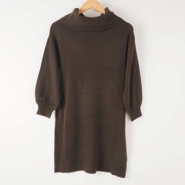 ふんわり袖タートルネックワンピース