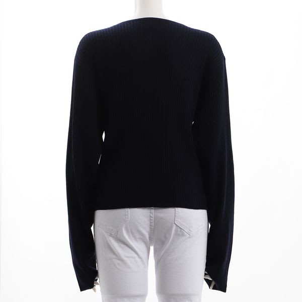 Vネックリブニット