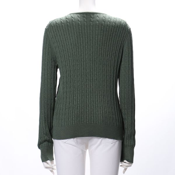 フロントボタン細ケーブル編みラウンドネックニット