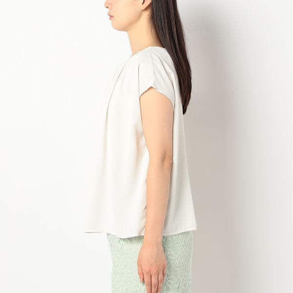 ギャザーネックブラウス