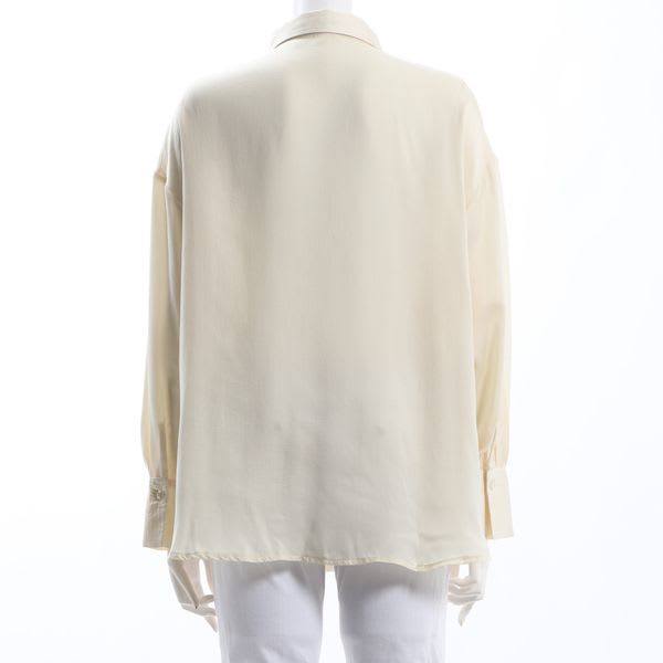 サテン素材シャツ