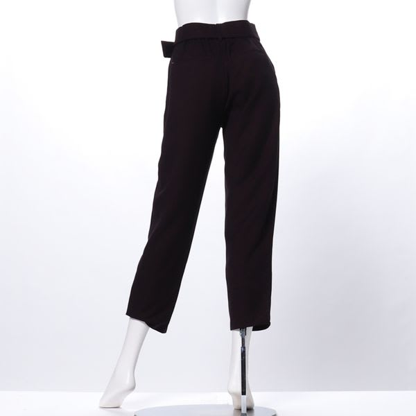 ベルト付きテーパードパンツ