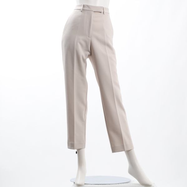 ケーブル編みニット