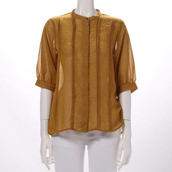 タックデザインシアーバンドカラーブラウス