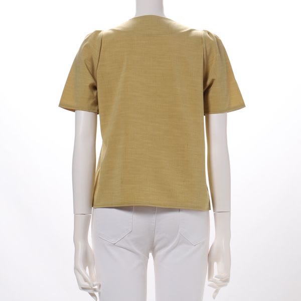 フロント釦クルーネックブラウス