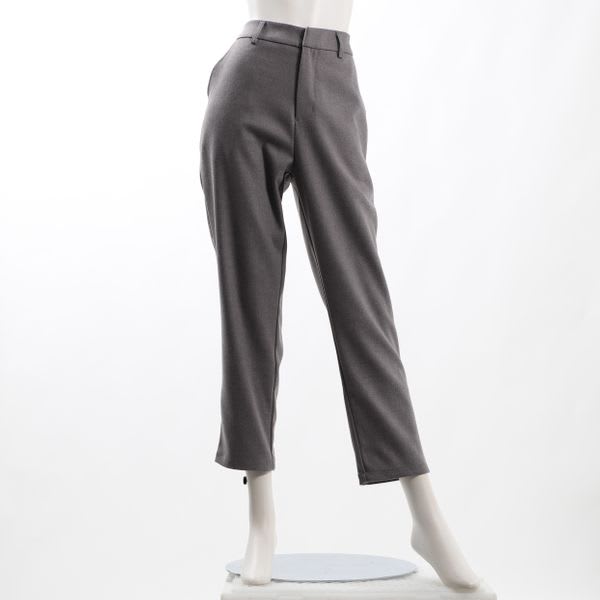シンプルデザインテーパードパンツ