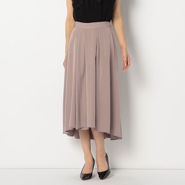 タック入りフレアスカート