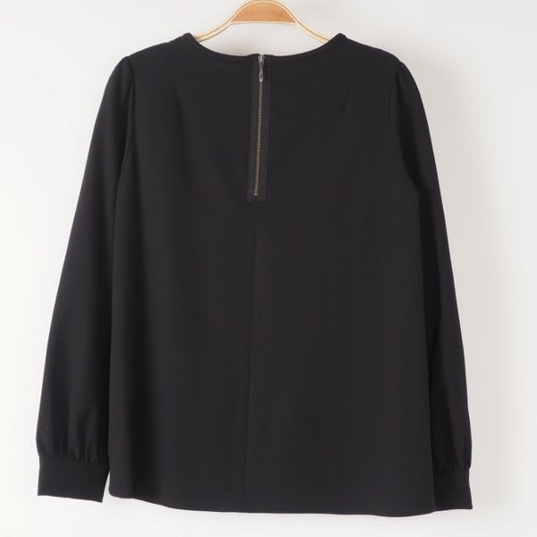 前身頃レースデザインブラウス