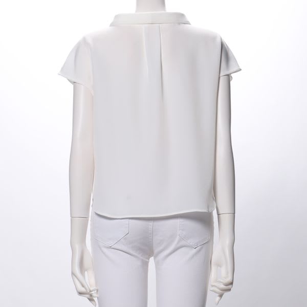 デザイン襟フロントボタンブラウス