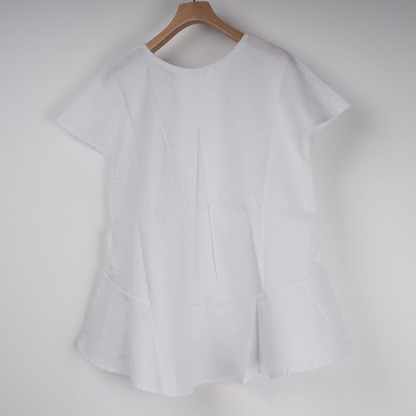 ペプラムデザインブラウス