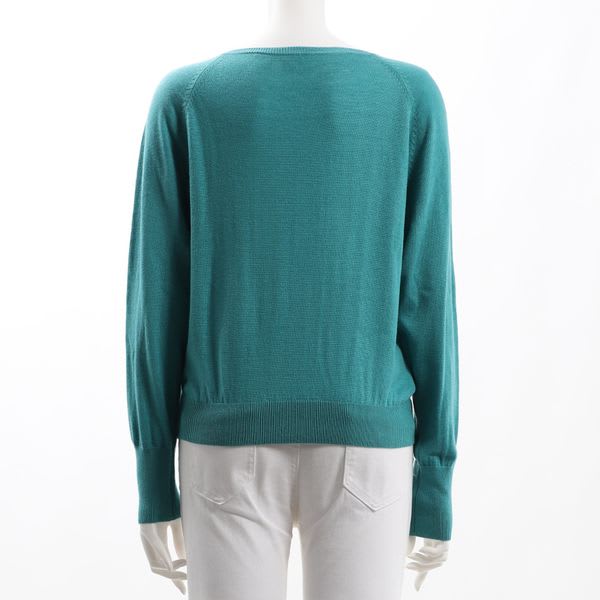 シンプルデザインニット