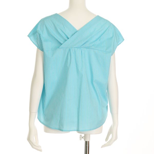 ストライプタックVネックブラウス