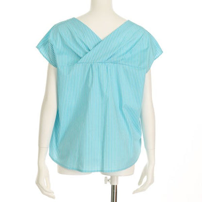 ストライプタックVネックブラウス