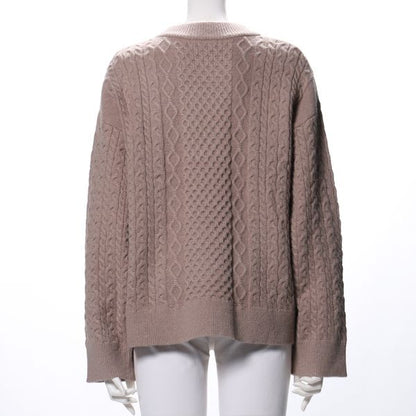 ケーブル編みニット