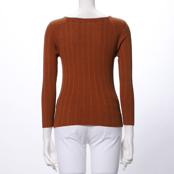 フィット感のあるスクエアネックリブニット