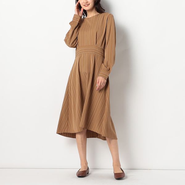 ストライプ柄ラウンドネックワンピース