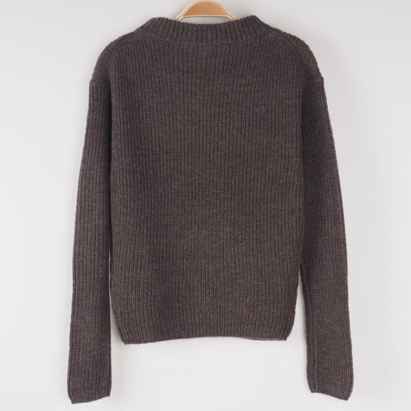 シンプルクルーネックニット
