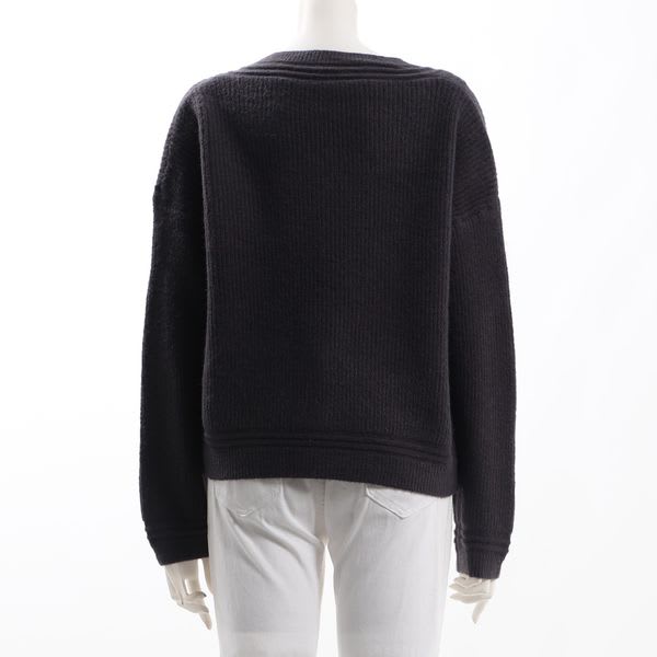 ピンタックVネックニット