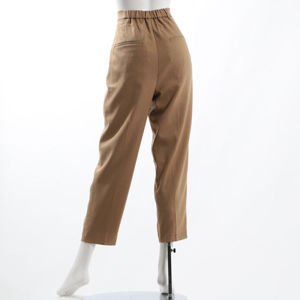 タック入りテーパードパンツ