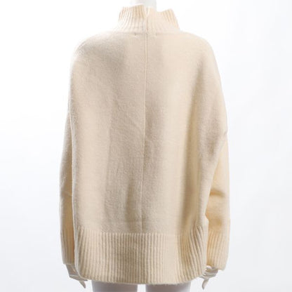 ルースシルエットハイネックニット