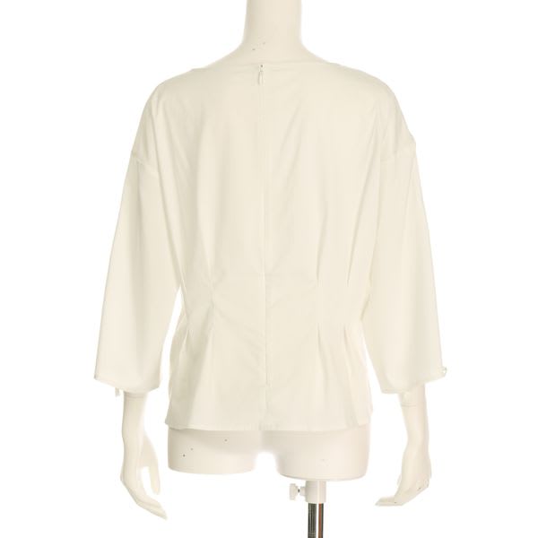 ペプラムシルエットブラウス