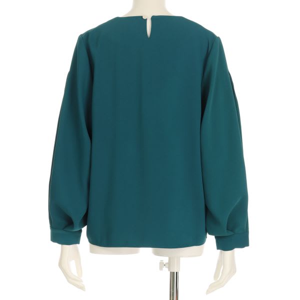 Vネックタックブラウス