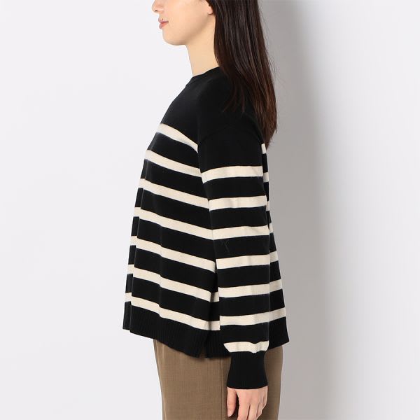 ボーダー柄クルーネックニット