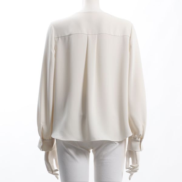 Vネックボリューム袖ニット