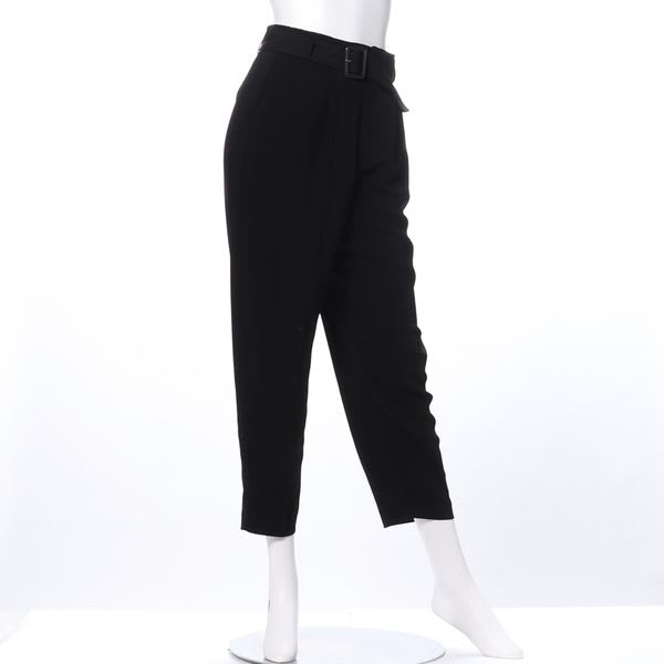 太めベルトとろみテーパードパンツ