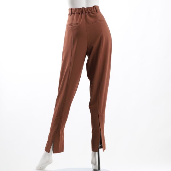 裾バックスリットタック入りテーパードパンツ