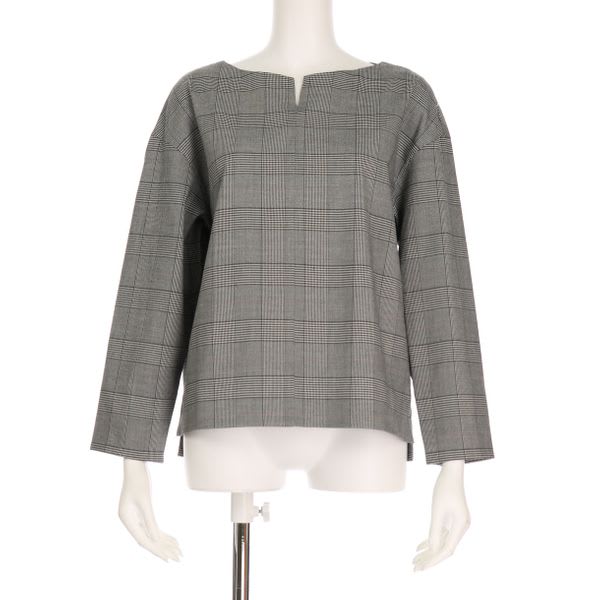 オープンフロントネックブラウス