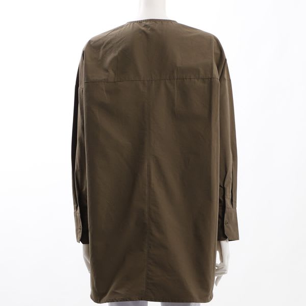 フロントボタンバックテールブラウス