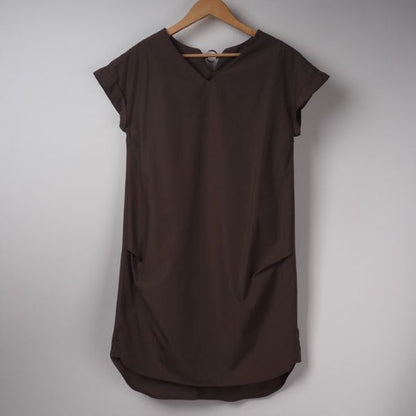 バックデザインストレートワンピース