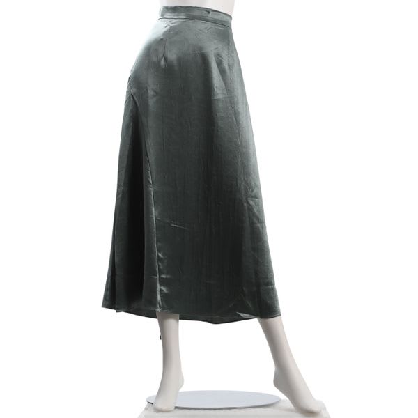 光沢感のあるバックゴムフレアスカート