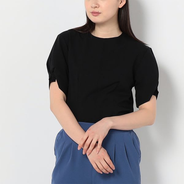 ペプラムシルエットクルーネックブラウス