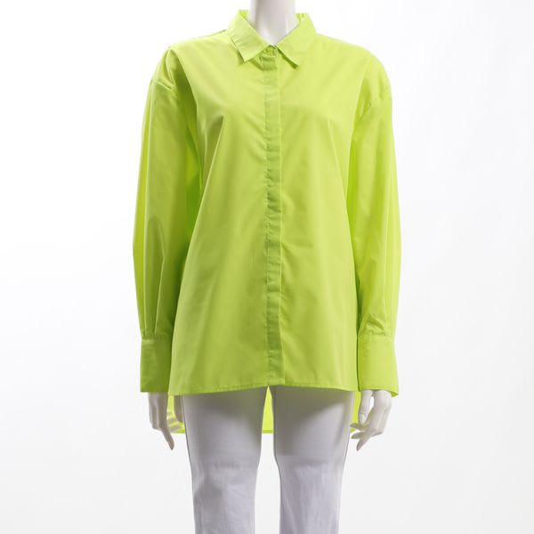 シンプルデザインシャツ