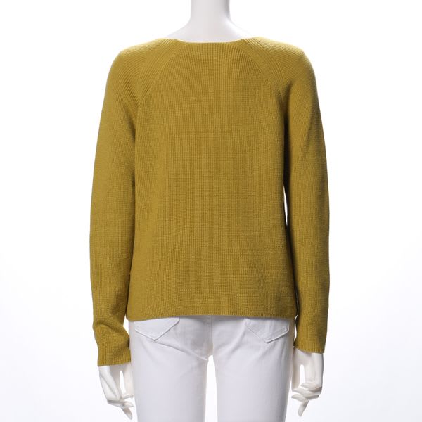 Vネックリブニット