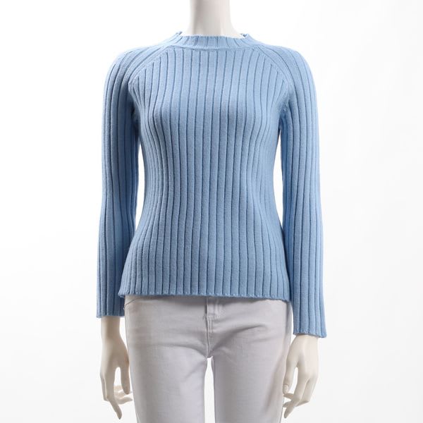 詰まったネックデザインラグランリブニット