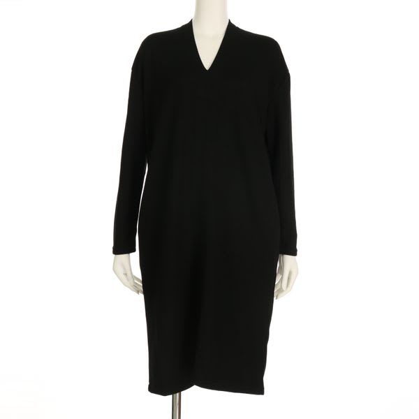 シンプルVネックワンピース