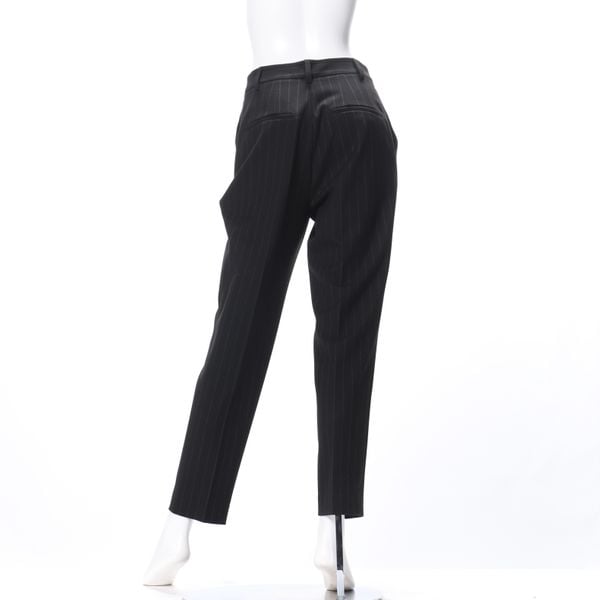 スッキリシルエットテーパードパンツ