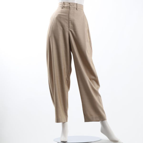 タック入りコクーンシルエットパンツ