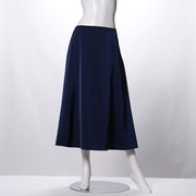 サテンフレアスカート