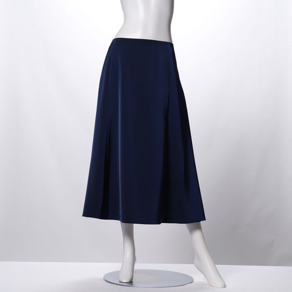 サテンフレアスカート