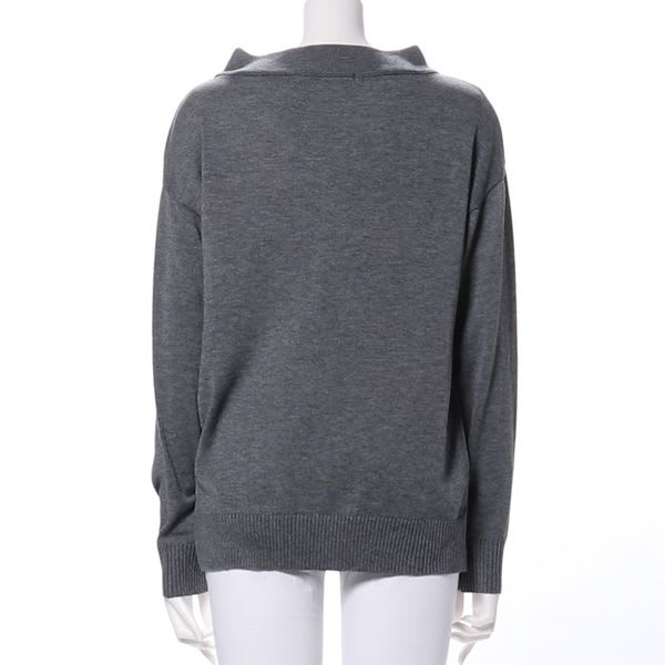 ネックデザインニット