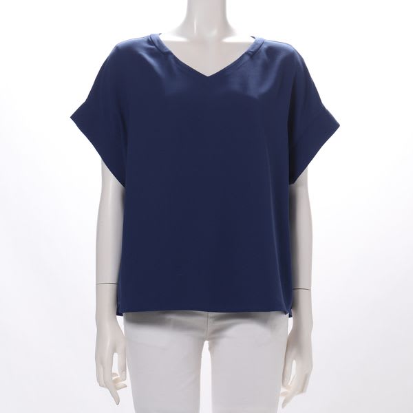 ゆったりめVネックブラウス